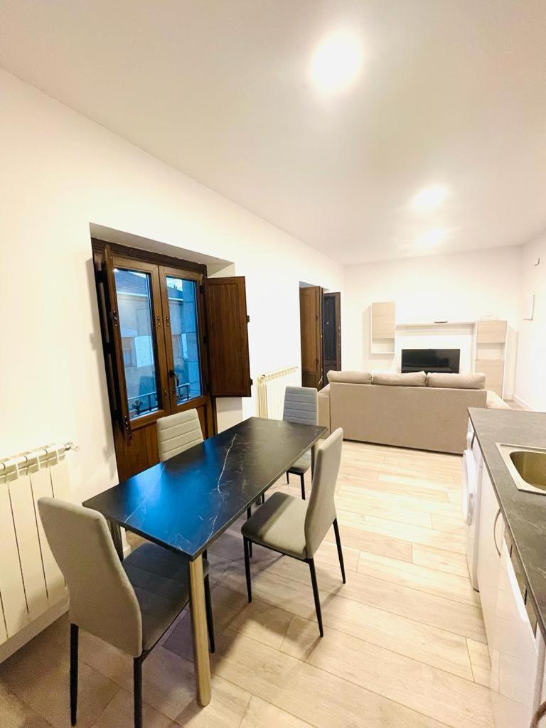 Apartamentos Rurales La Plaza 2 杜鲁埃洛德拉谢拉 外观 照片